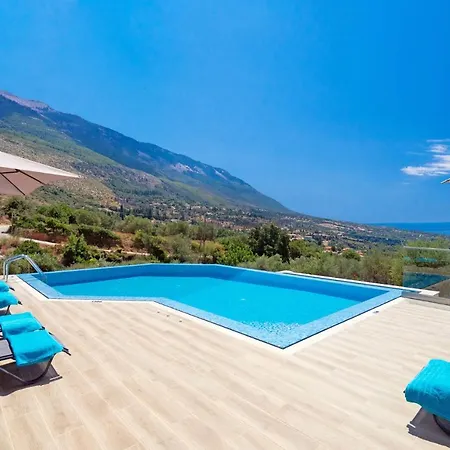 Villa Michou Helios By *