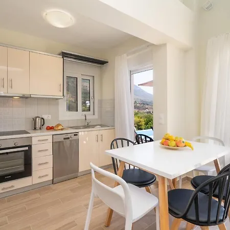 Michou Helios By Lourdata (Kefalonia)