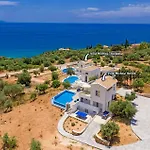 Villa Michou Helios By Lurdáta